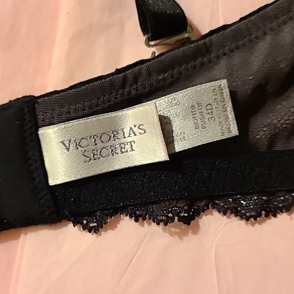Victoria's Secret Lace Bra - Picture 5 of 5
